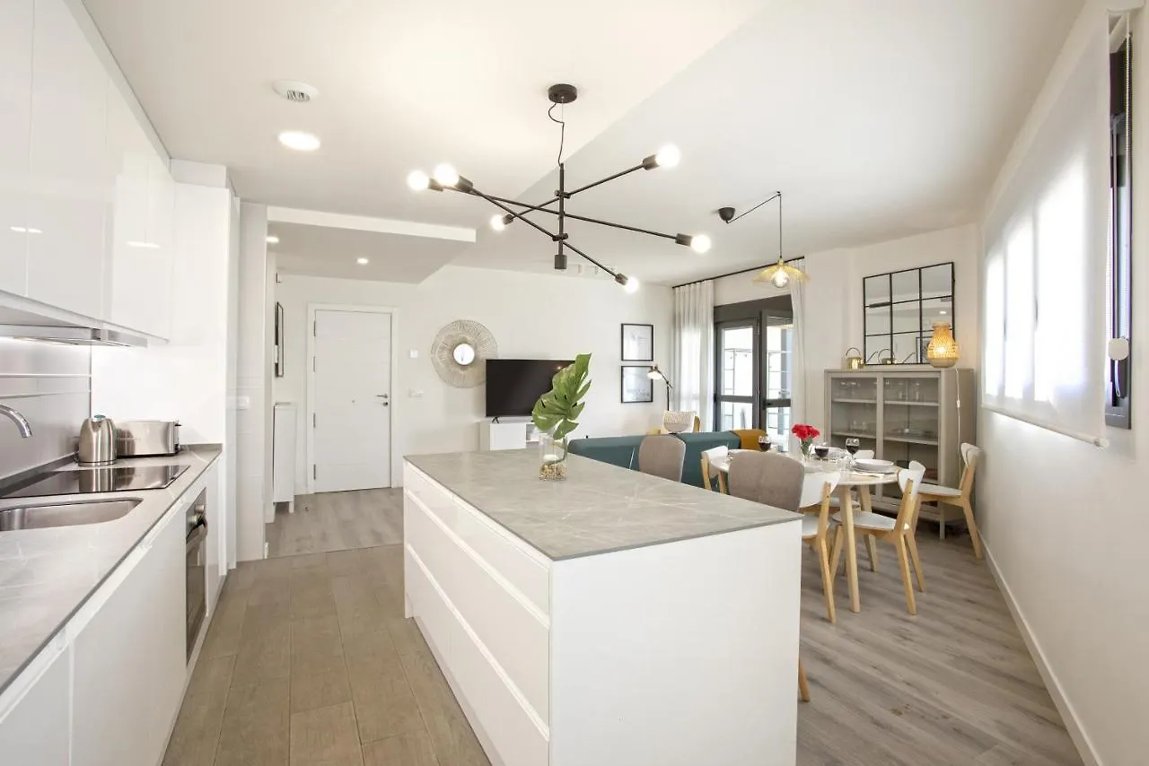 -MalagaSunApts-Centre Pool&Parking Bus-Train Station Apartment